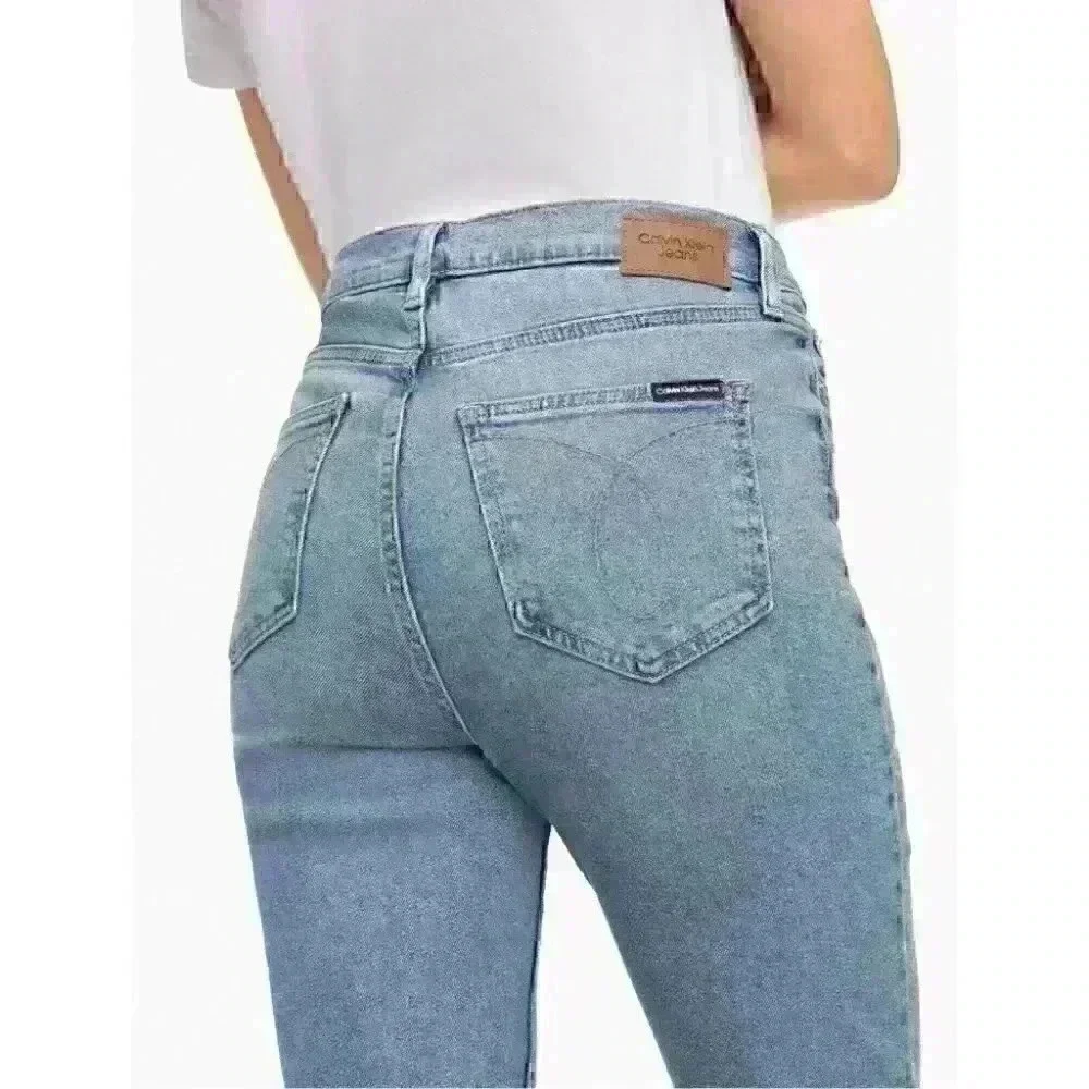 NEW! Calvin Klein Women's 10/30 Straight Fit High Rise Light Blue Jeans